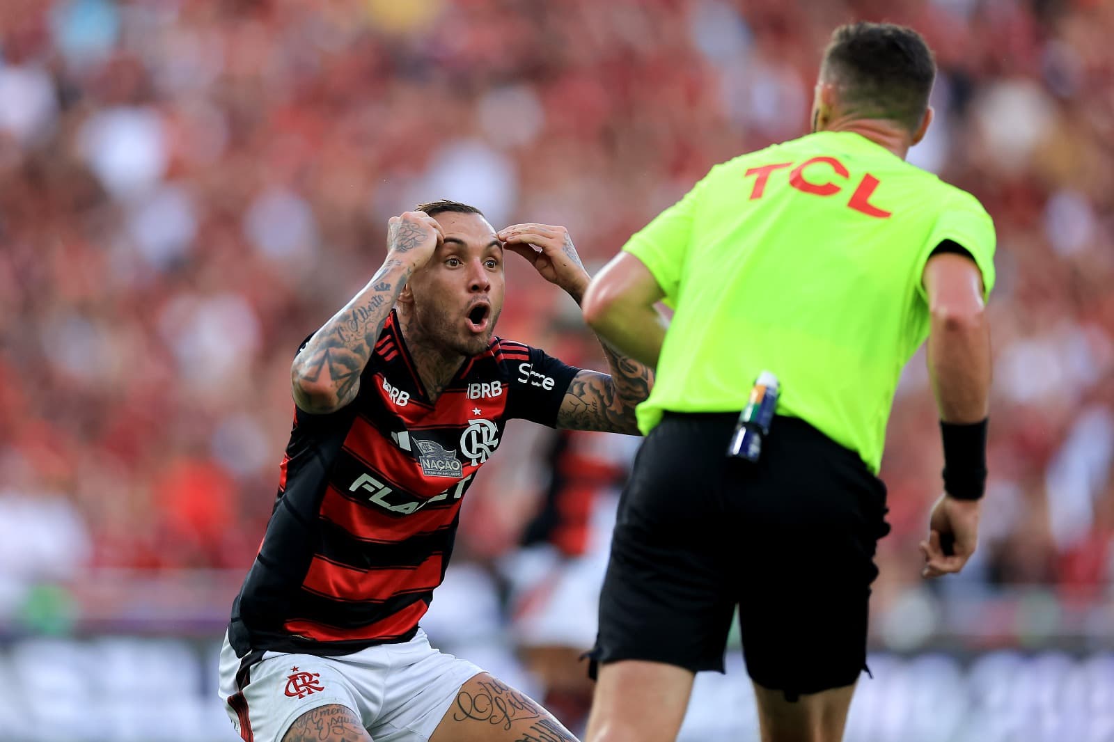 Cebolinha reclama arbitragem