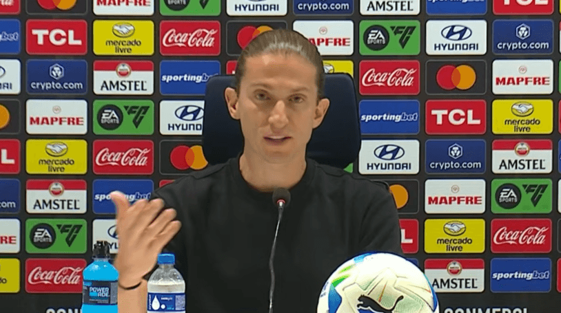 Filipe Luís na coletiva de Flamengo x Racing