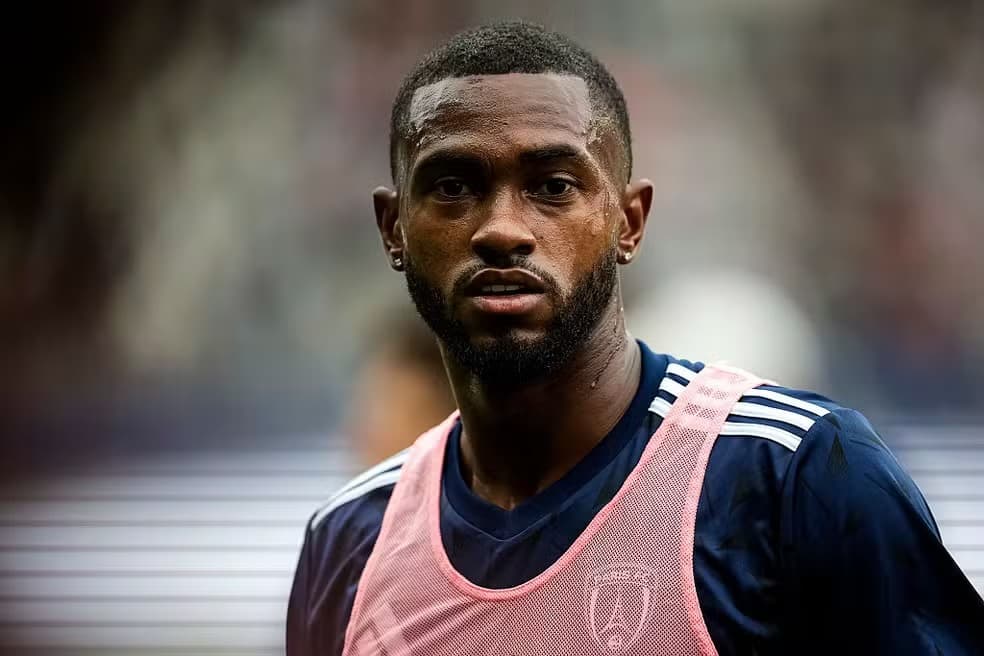 Ex-Flamengo, zagueiro Otávio tem grande responsabilidade no Paris FC, clube "novo rico" da França