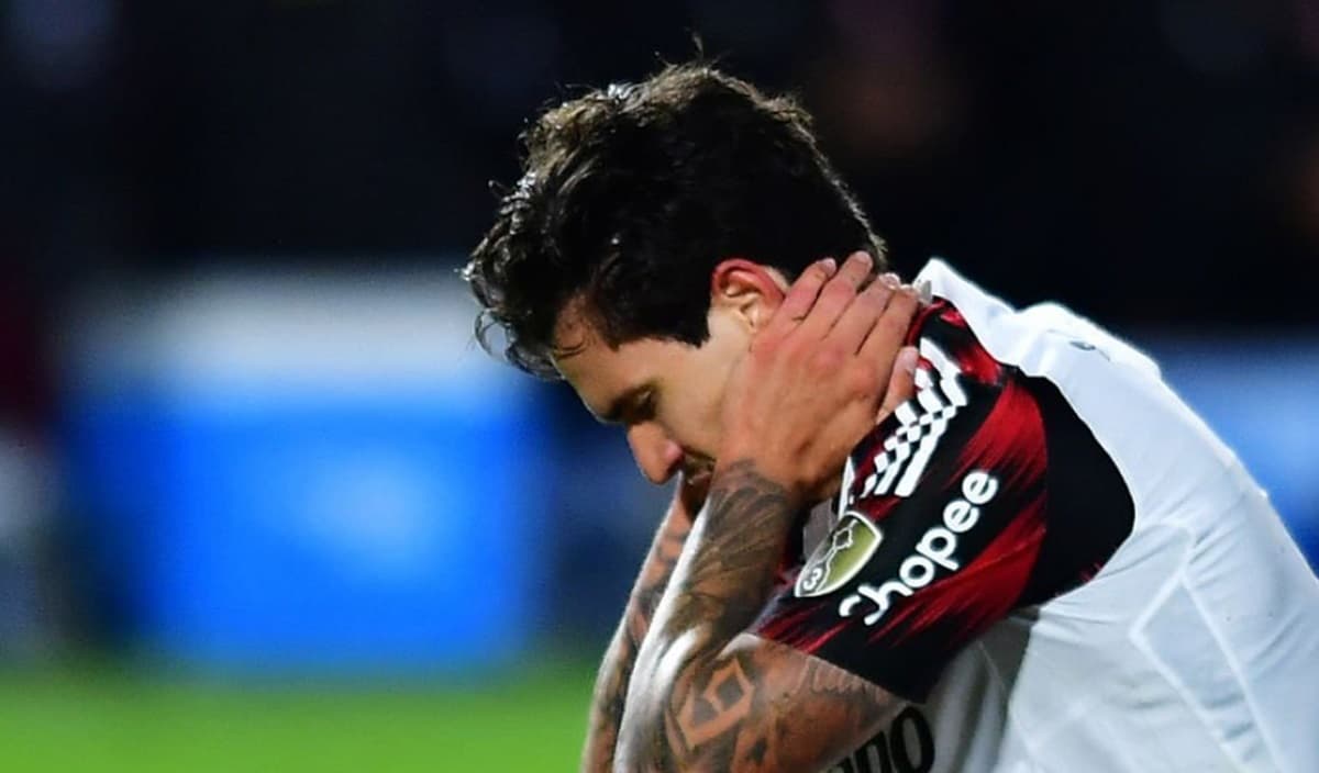 Pedro se lamenta em jogo do Flamengo contra Estudiantes pela Libertadores