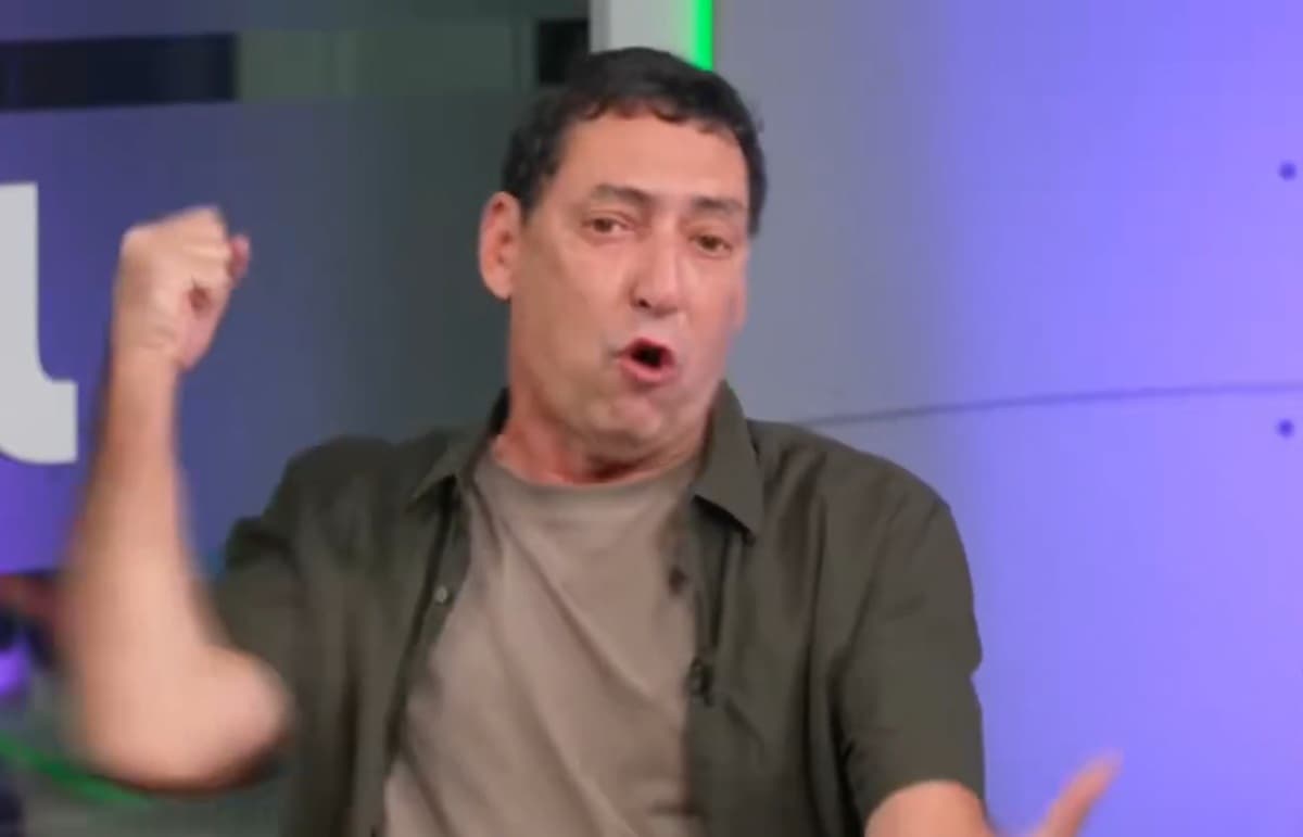 PVC se exalta e simula soco na cara ao falar de situação entre Flamengo e Libra