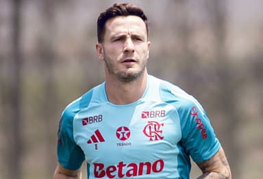 Saúl corre em treinamento no Ninho do Urubu antes de Flamengo x Palmeiras