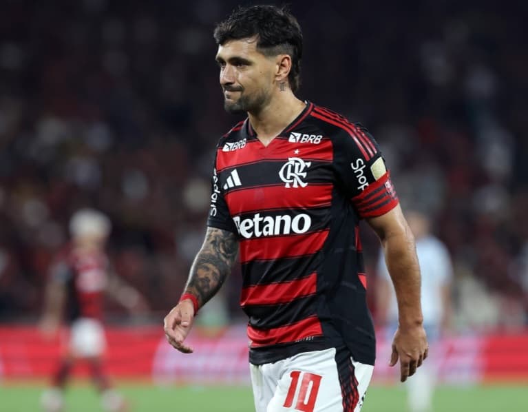 Arrascaeta em campo pelo Flamengo, no Maracanã