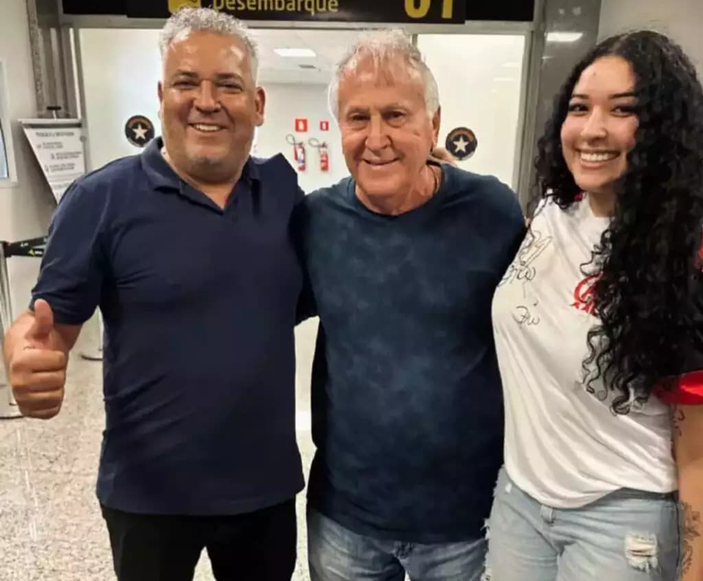 Zico com torcedores do Flamengo