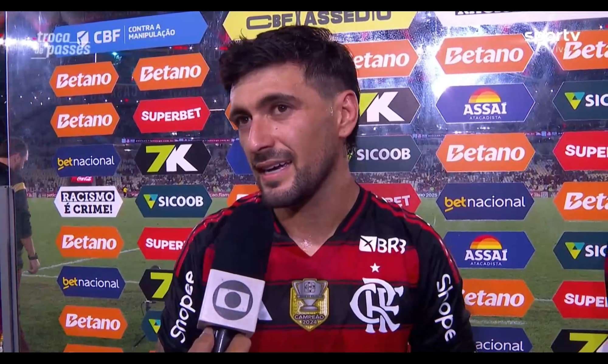 Arrascaeta concede entrevista após vitória do Flamengo sobre o Sport
