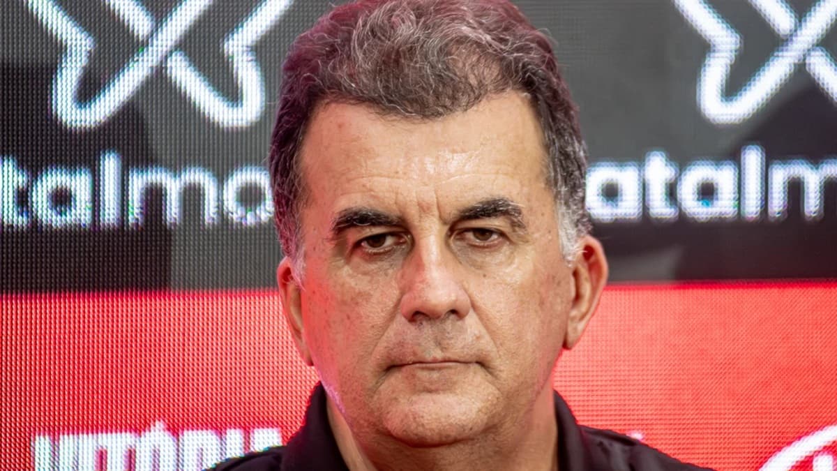 Fábio Mota, presidente do Vitória concede entrevista coletiva