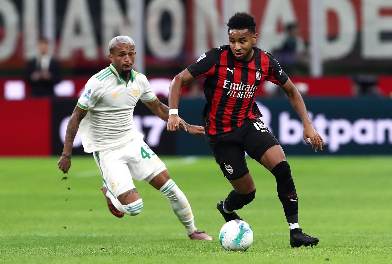 Wesley persegue Nkunku em Milan x Roma
