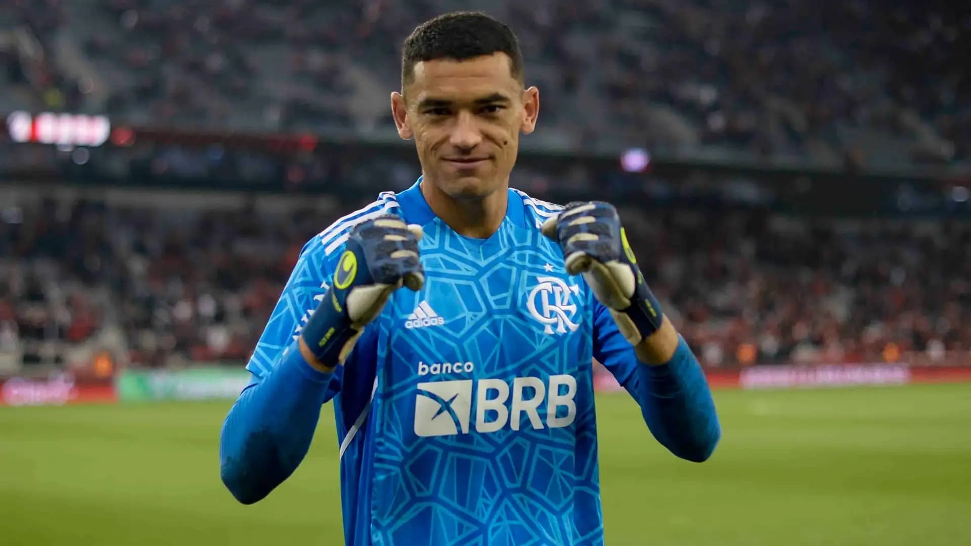 Goleiro Santos em ação pelo Flamengo