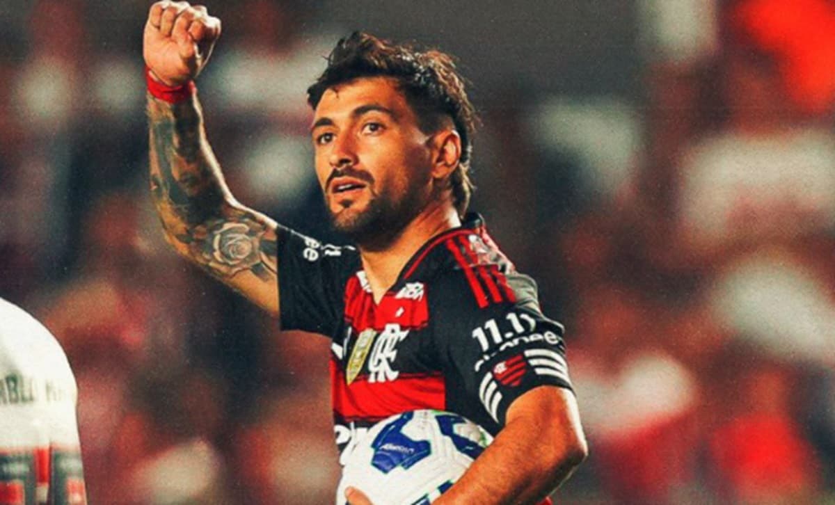 Arrascaeta comemora gol pelo Flamengo contra o São Paulo