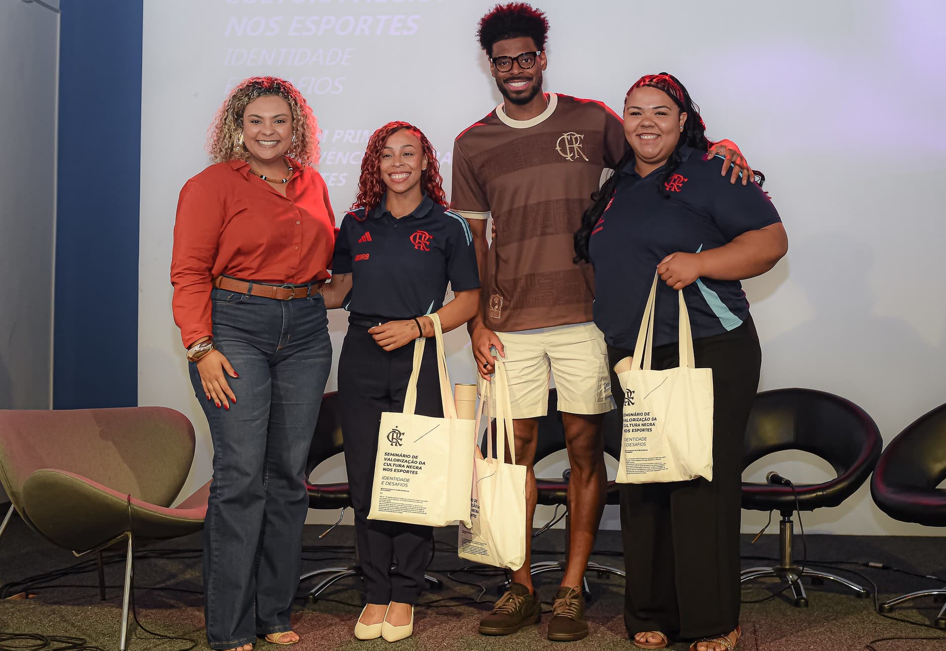 Lorran Oliveira, Gui Deodato e Gigi Santos durante o seminário