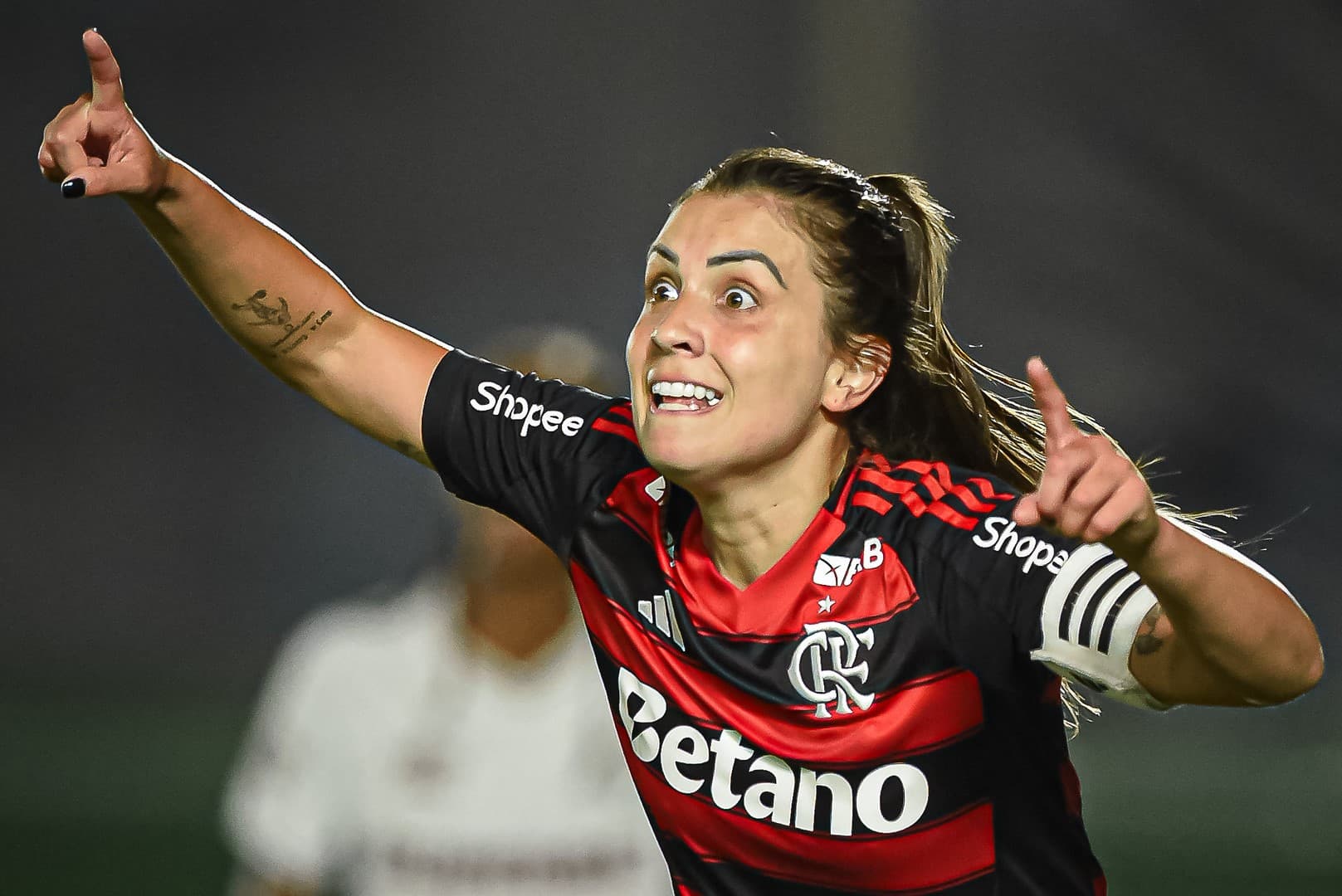 Djeni comemora gol do Flamengo sobre o Fluminense na final do Carioca Feminino