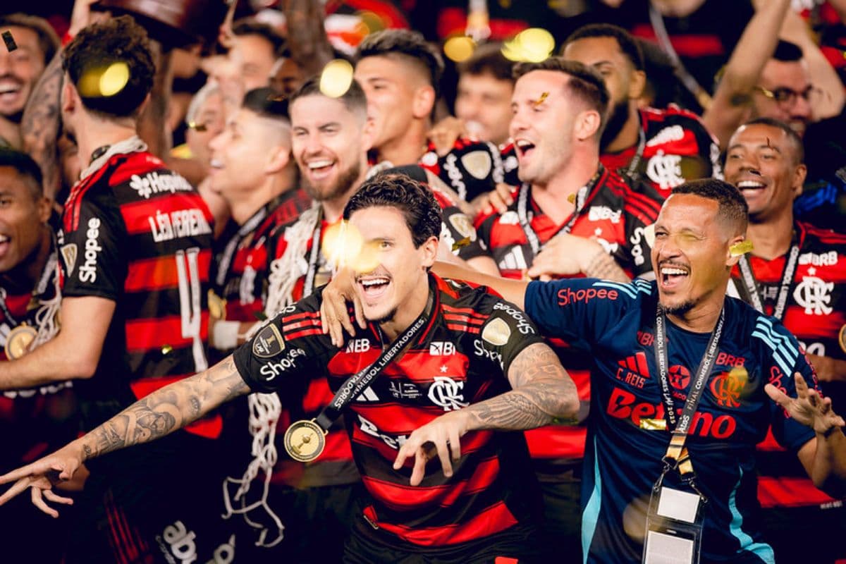 Flamengo campeão da Libertadores 2025; jogadores comemoram a conquista da competição