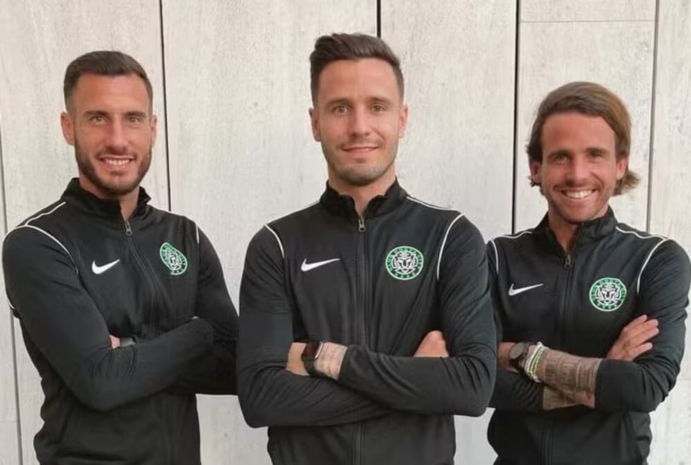 Irmãos de Saúl: Jhony (esquerda) e Aaron (direita)