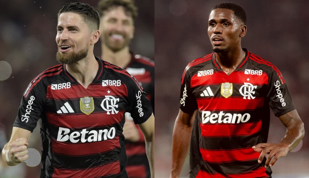 Jorginho (direita) comemora gol em Flamengo x Bragantino; Evertton Araújo (direita) observa lance atentamente