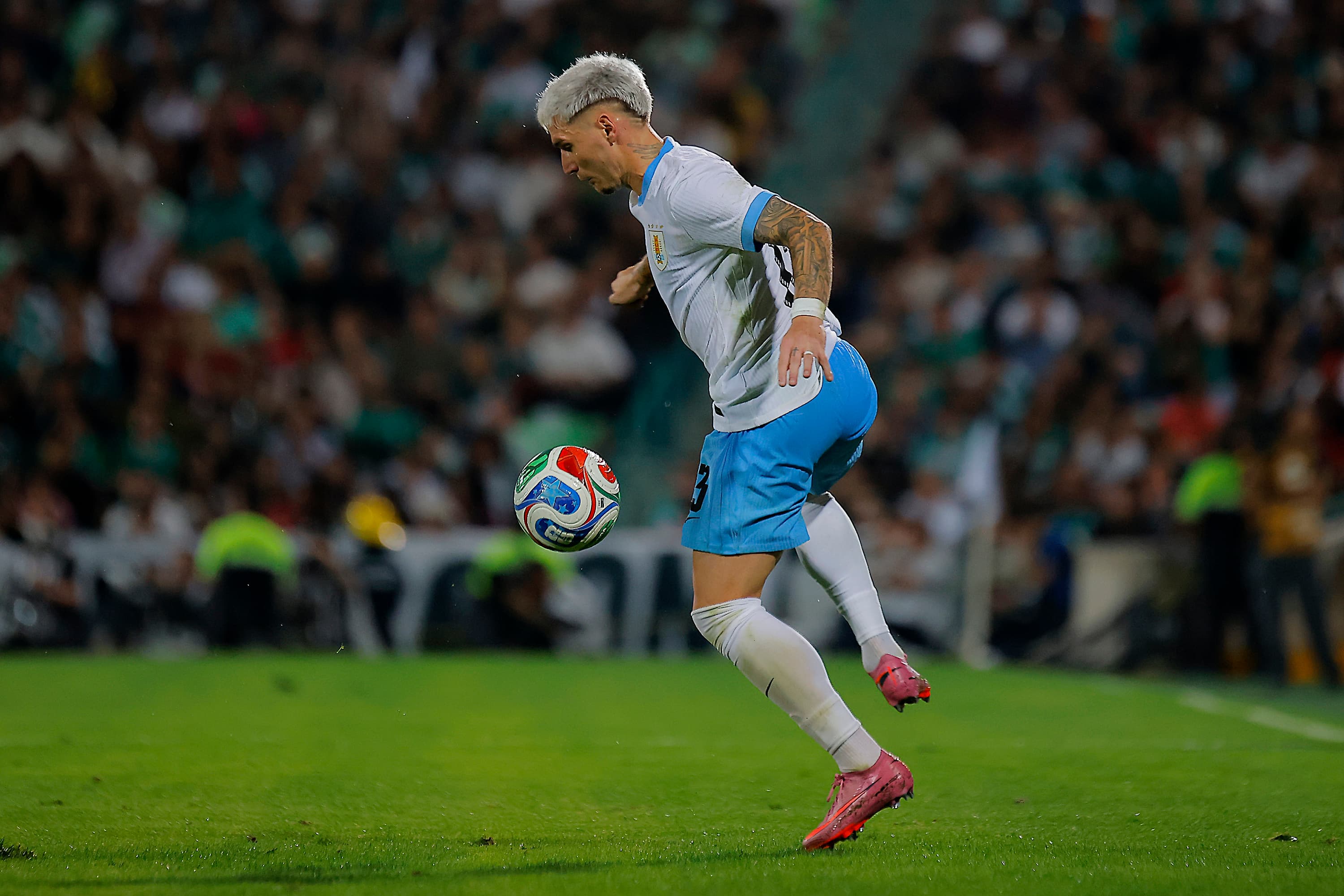 Varela em campo pelo Uruguai contra o México