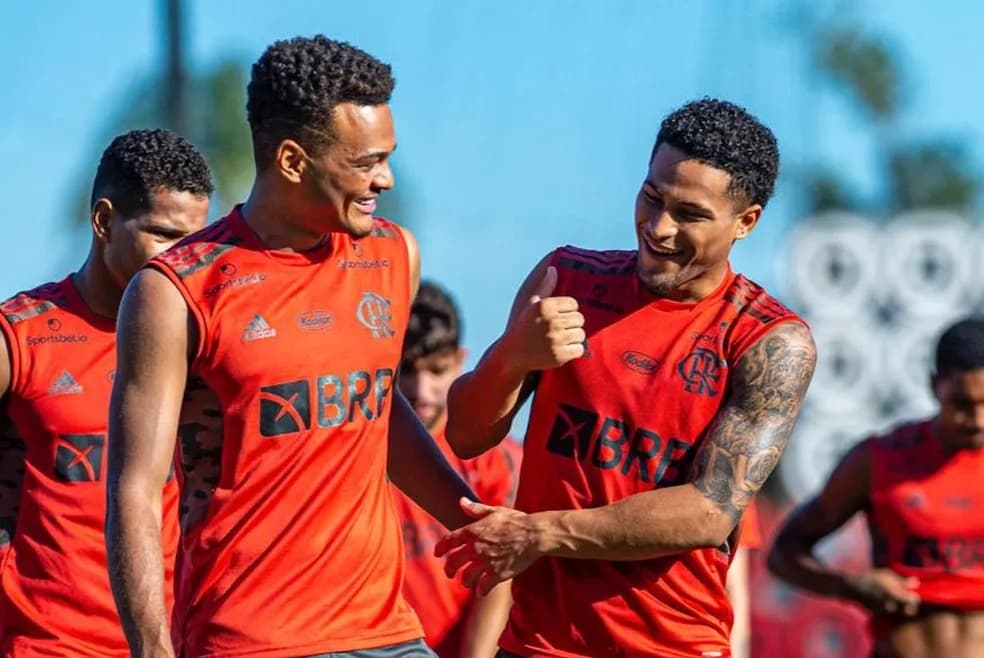 João Gomes e Rodrigo Muniz no treino do Flamengo