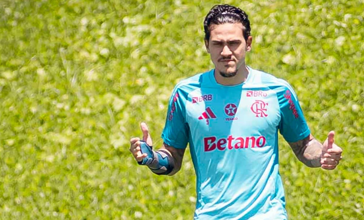 Pedro em treino do Flamengo no Ninho do Urubu
