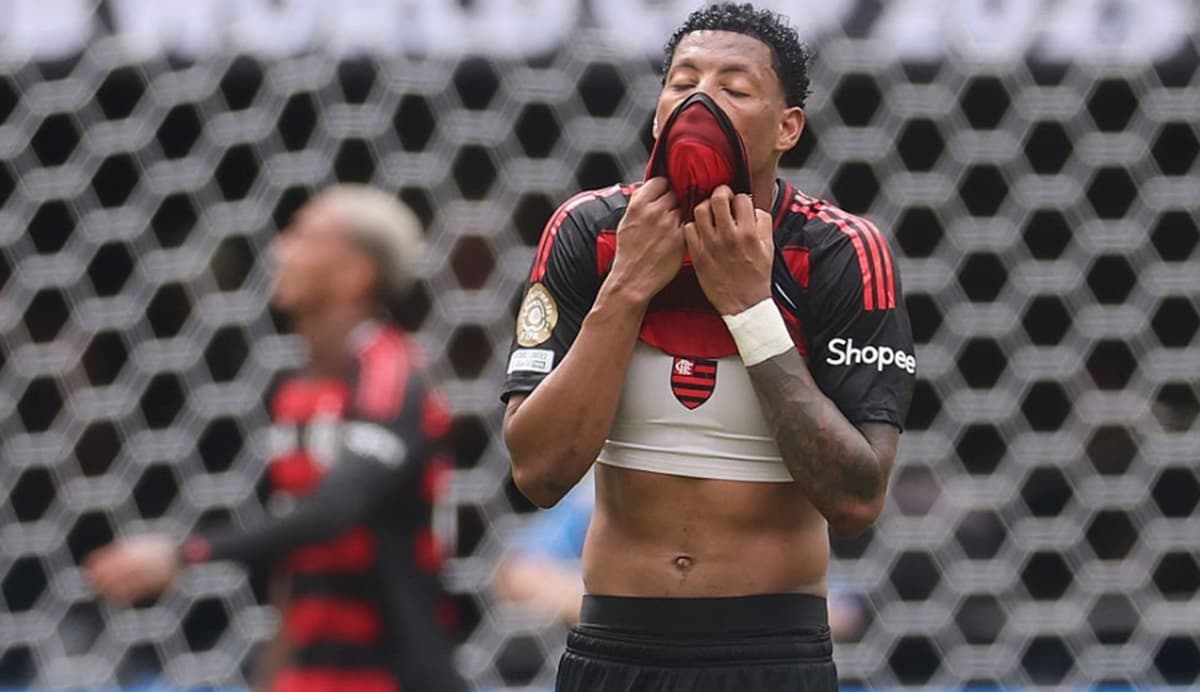 Plata, do Flamengo, se lamenta em jogo da Copa do Mundo de Clubes