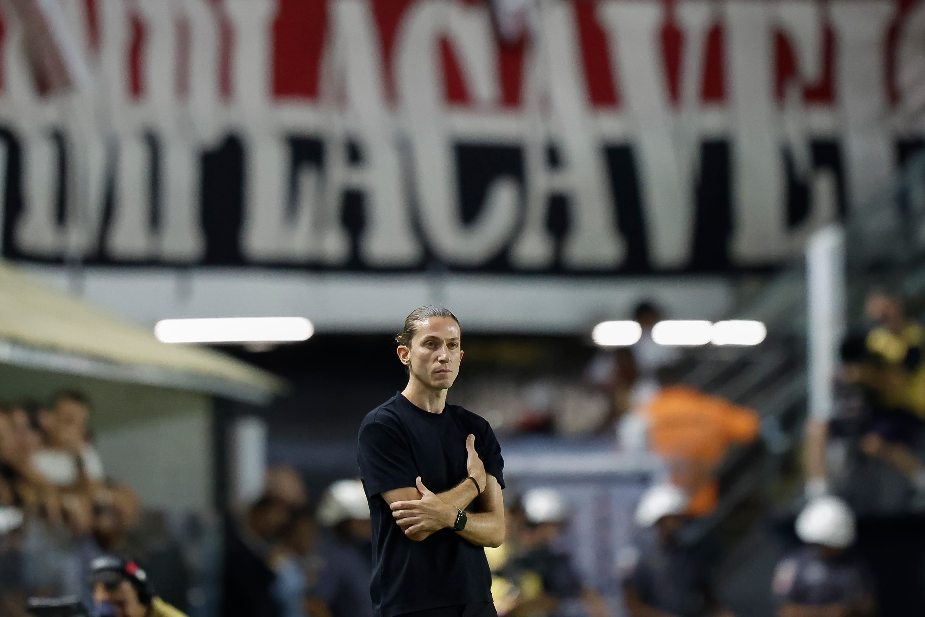 Filipe Luís durante São Paulo x Flamengo em Santos