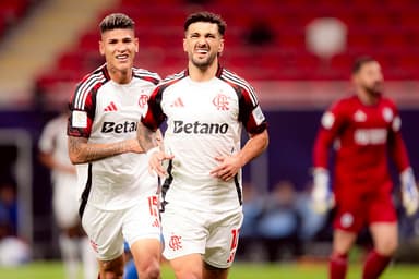 Arrascaeta durante jogo do Flamengo na Copa Intercontinental