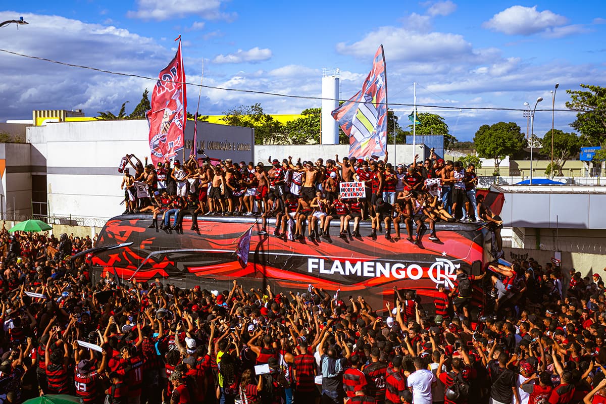 Torcida do Flamengo promovendo o AeroFla antes da final da Libertadores 2025