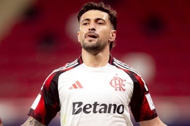 Arrascaeta comemora gol sobre o Cruz Azul