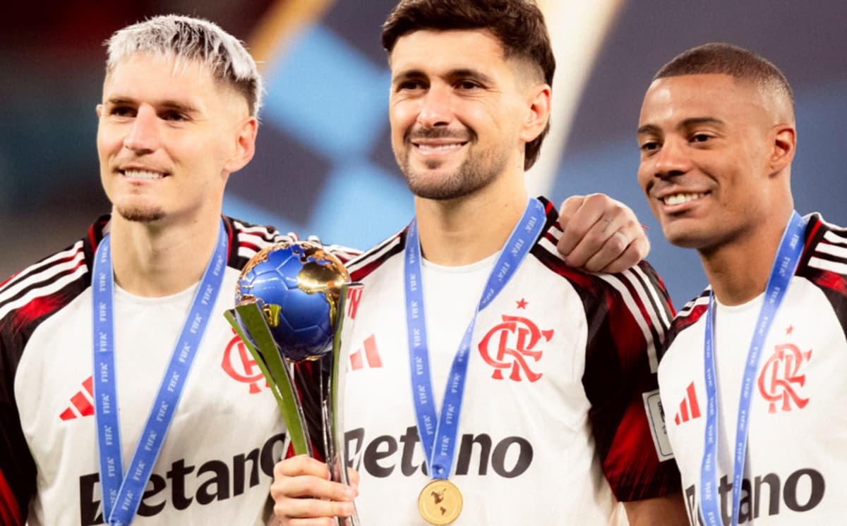 Arrascaeta, Varela e De La Cruz comemoram título pelo Flamengo