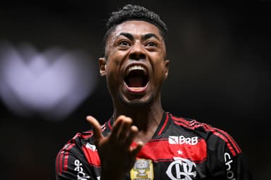 Bruno Henrique comemora gol pelo Flamengo no Brasileirão