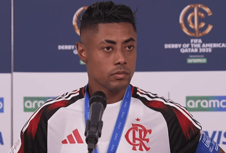 Bruno Henrique concede entrevista após vitória do Flamengo sobre o Cruz Azul no Intercontinental