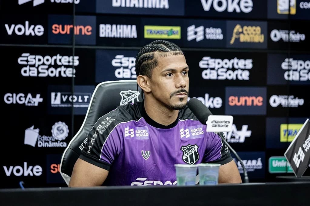 Fernando Sobral em entrevista coletiva antes de Flamengo x Ceará