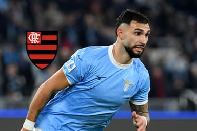 Taty Castellanos durante partida pela Lazio ao lado do escudo do Flamengo