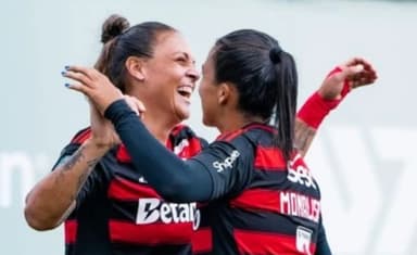Glaucia e Monalisa comemoram gol do Flamengo Feminino na World Sevens