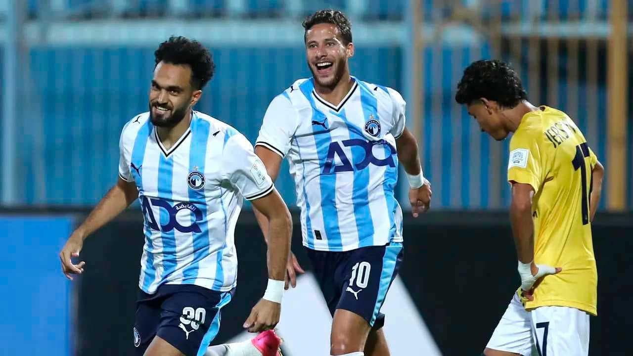 Jogadores do Pyramids comemoram gol;