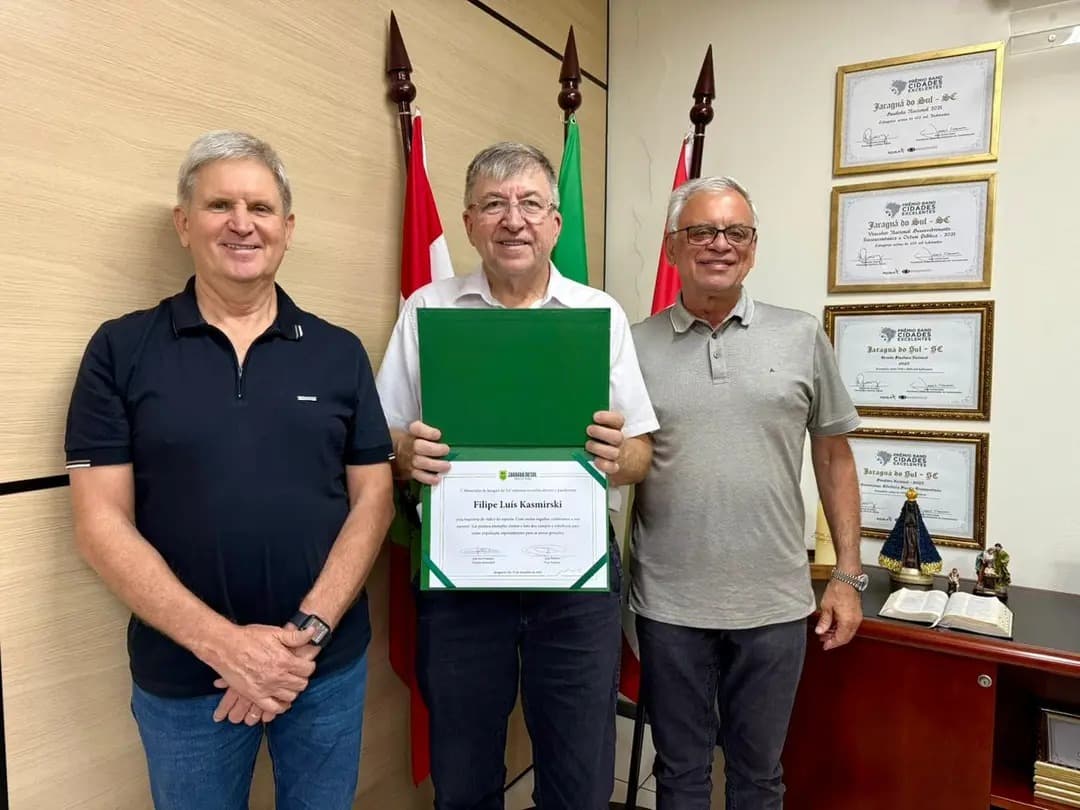 Homenagem da Prefeitura de Jaraguá do Sul para Filipe Luís