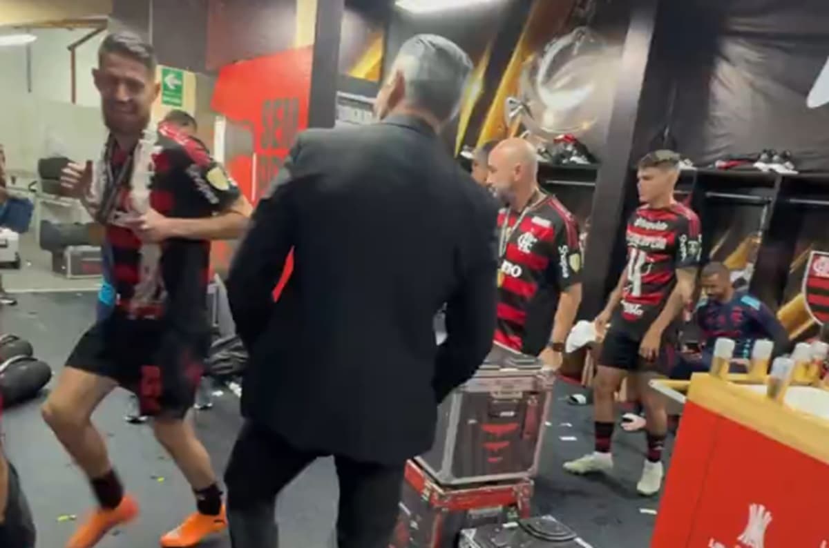 Jorginho e Boto em vestiário do Flamengo