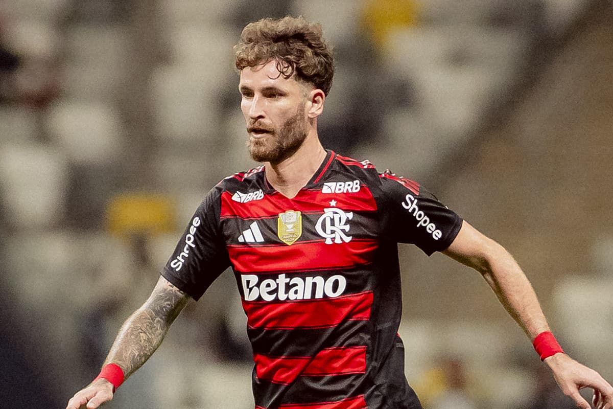 Léo Pereira, com a camisa rubro-negra do Flamengo, durante Atlético-MG x Flamengo