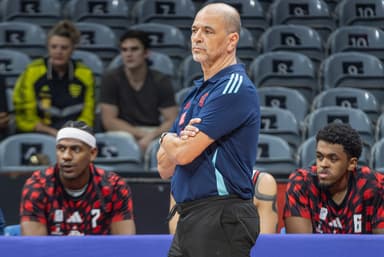 Oveja projetou FlaBasquete com Baralle e Alexey dividindo funções no time titular