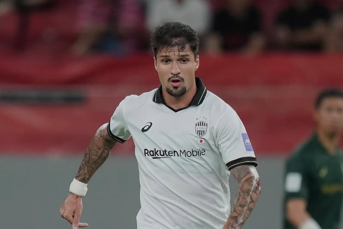 Matheus Thuler, ex-Flamengo, em ação com a camisa do Vissel Kobe, do Japão