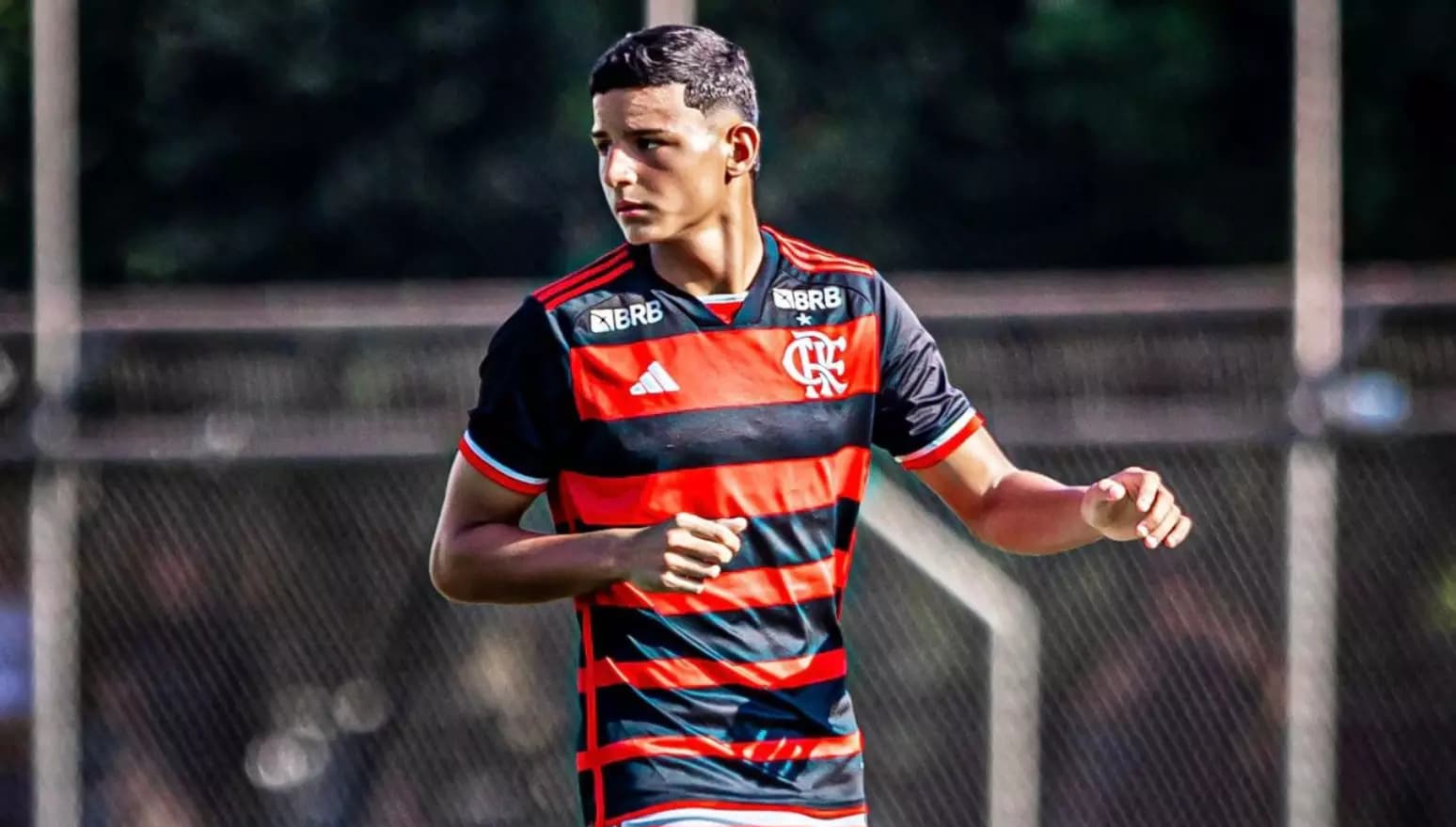 Kaio Nóbrega em campo pela base do Flamengo