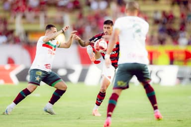Segundo tempo de Flamengo x Portuguesa atrasou devido a motivo inusitado no Raulino de Oliveira
