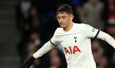 Alejo Veliz em ação pelo Tottenham; Flamengo quer atacante