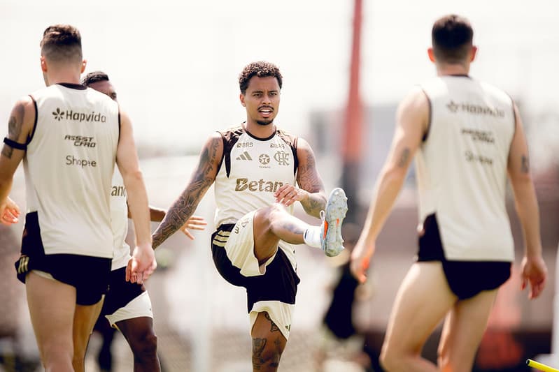 Allan em treino do Flamengo