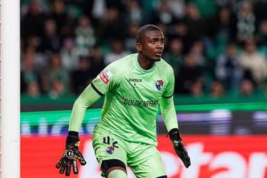 Andrew, novo reforço do Flamengo, em ação pelo Gil Vicente