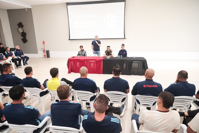 Reunião de apresentação da base do Flamengo para 2026