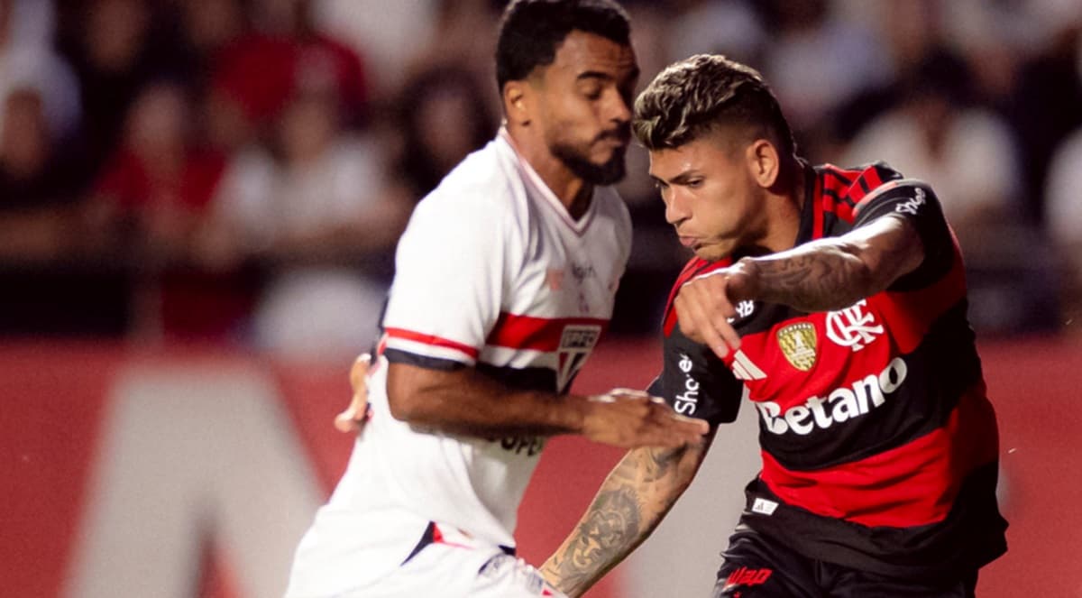 Carrascal em jogo do Flamengo contra o São Paulo
