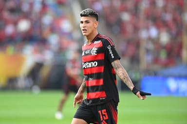 Jorge Carrascal, do Flamengo, reage durante a final da Copa CONMEBOL Libertadores de 2025 entre Palmeiras e Flamengo, no Estádio Monumental, em 29 de novembro de 2025, em Lima, Peru.