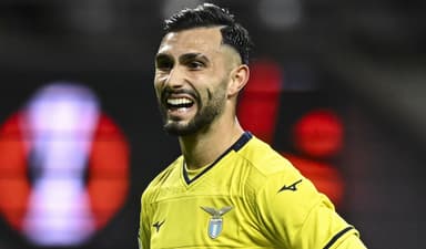 Taty Castellanos lamenta lance errado em jogo da Lazio na Europa League