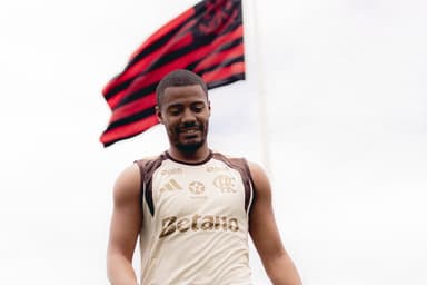 De La Cruz durante treino do Flamengo no Ninho do Urubu