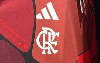 Detalhe da nova camisa do Flamengo pela Adidas