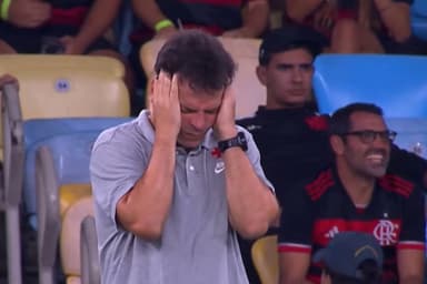 Fernando Diniz nervoso durante Flamengo x Vasco